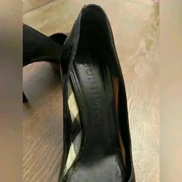 Burberry Black Leather Platform Pumps Size 39 - PREOWNED - Picture 5 of 10